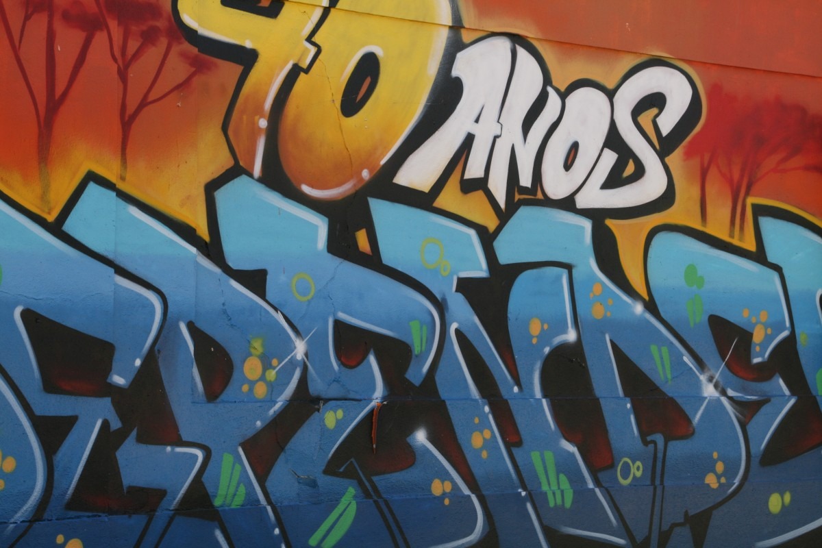 typisches Schriftzug-Graffiti in Lissabon