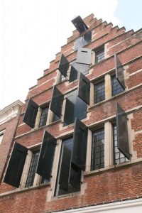 offene Fensterläden in Middelburg, Zeeland