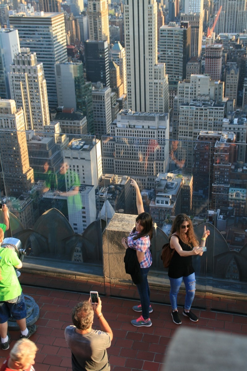 alle genießen die Aussicht vom Rockefeller Center