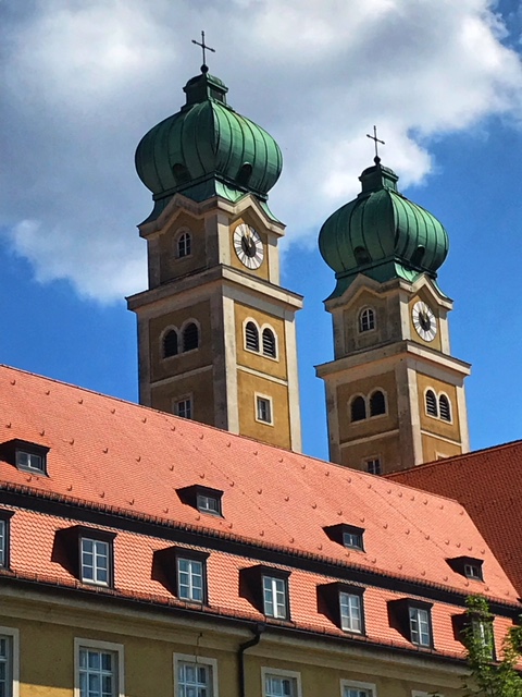 Glockentürme des St. Josef Haus in München-Sendling
