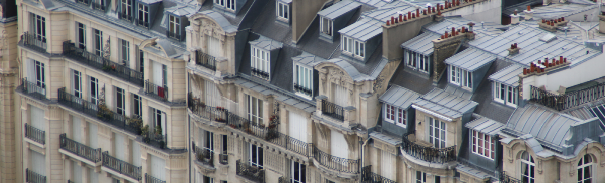 typische Häuserfassade in Paris