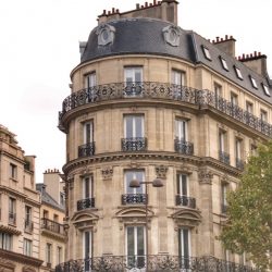 typische Mehrfamilienhäuser in Paris