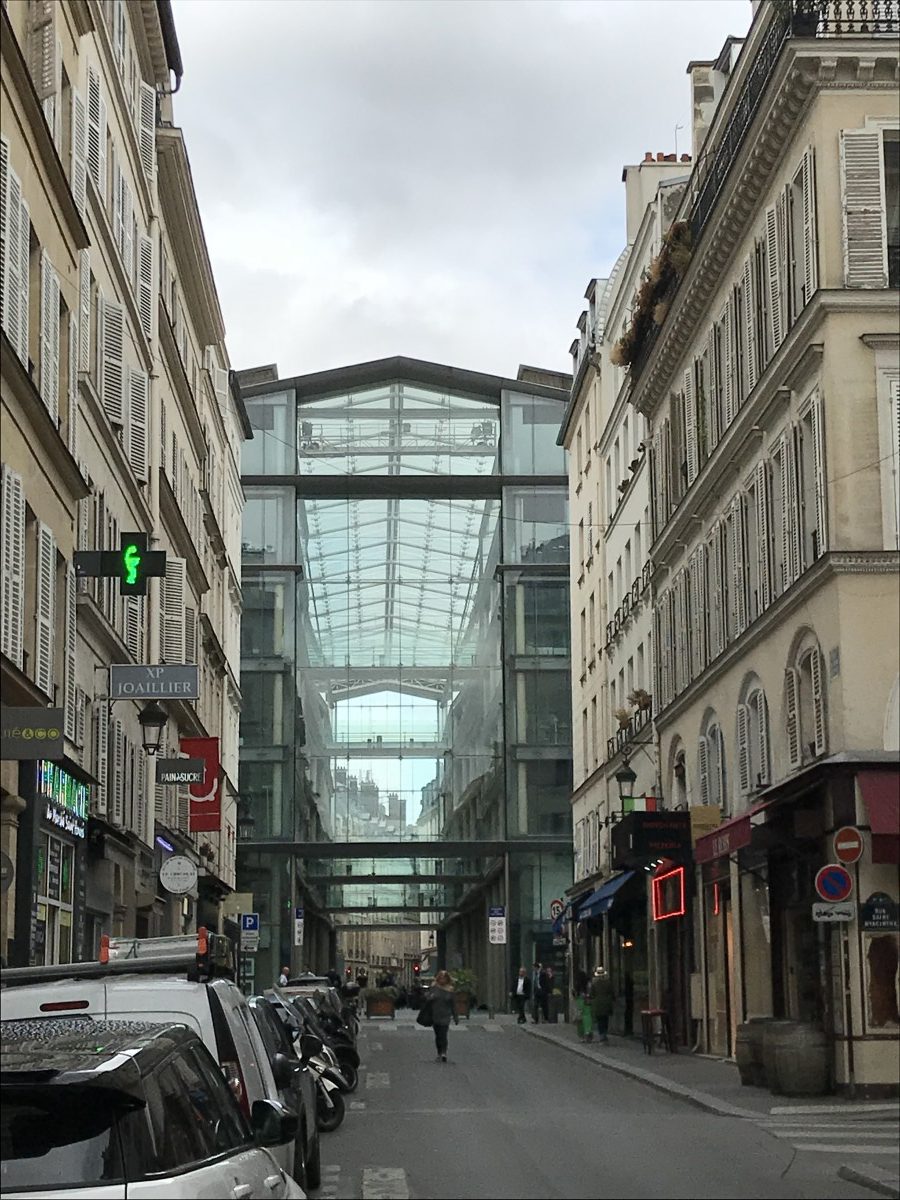 Moderne Markthalle in Paris