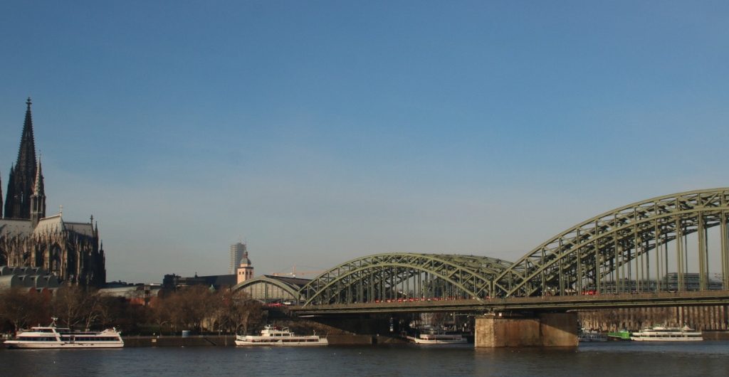 tolles Rheinpanorama mit Kölner Dom und Hohenzollernbrücke