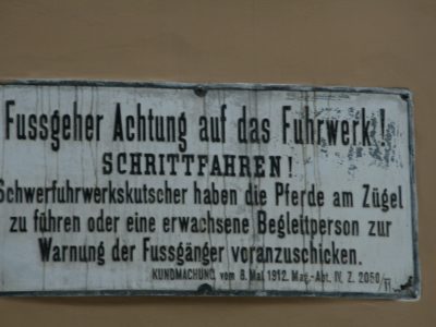 Hinweisschild in Wien