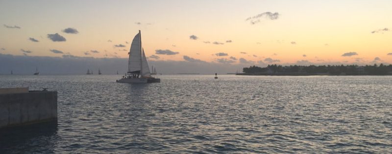 Segelboot im Sonnenuntergang vor Key West