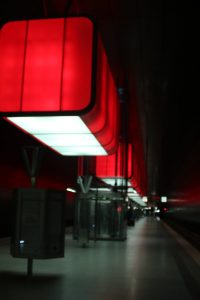 rotes Licht an der Station HafenCity-Universität
