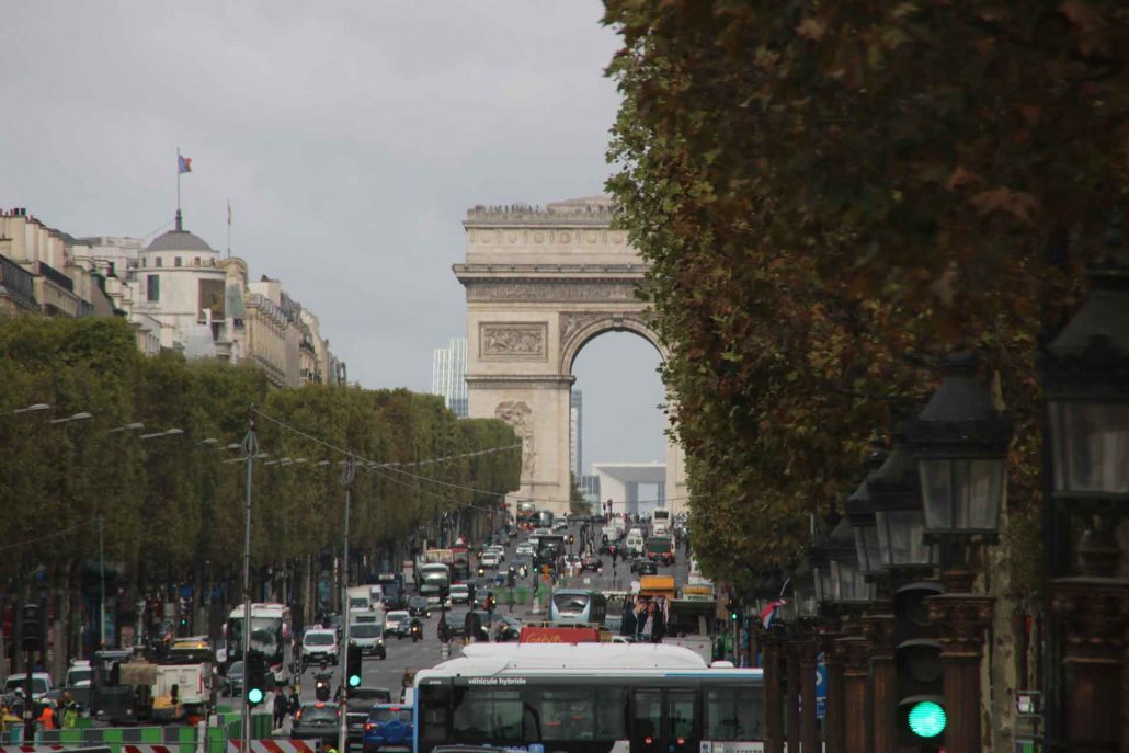 Blick auf Triumphbogen in Paris